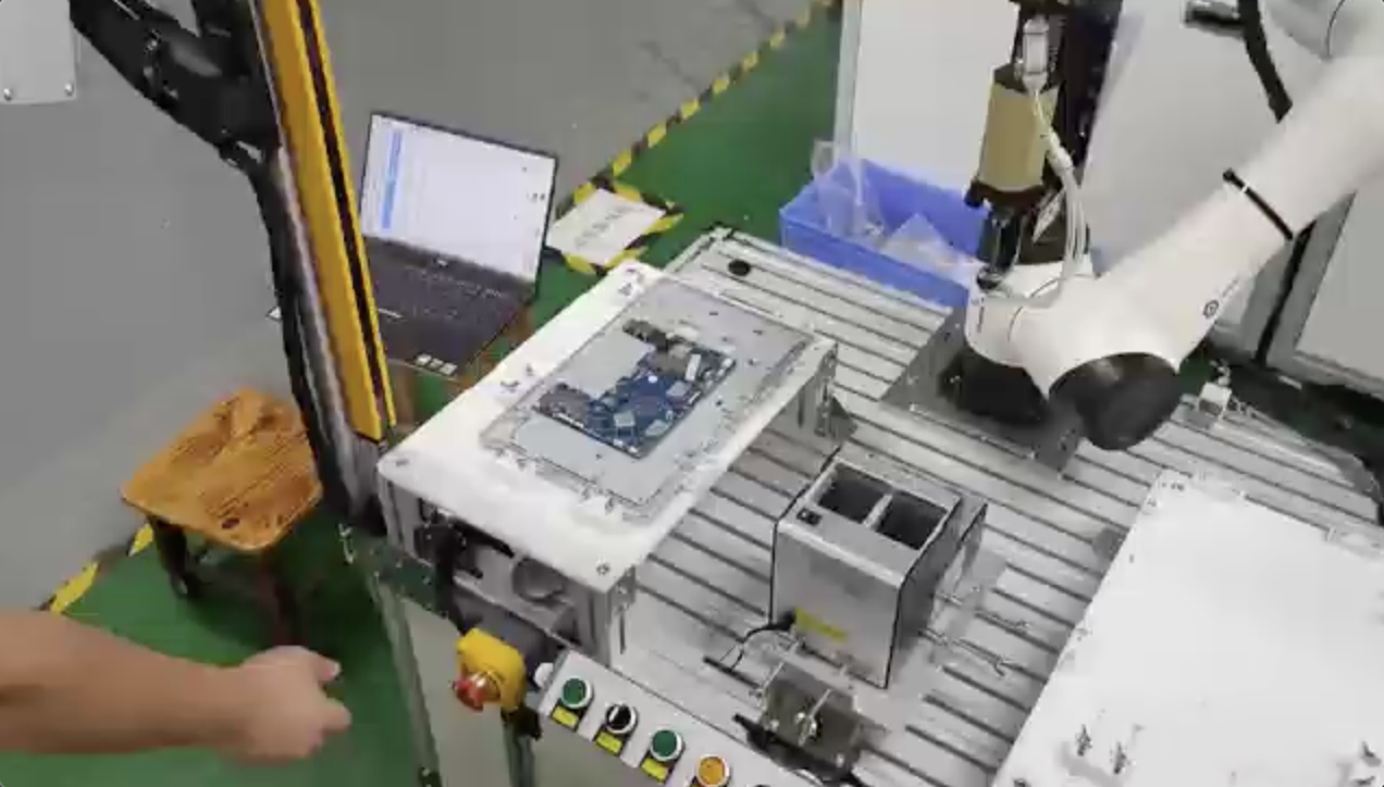 協作機器人 新零售機器人 咖啡拉花雙臂機器人 咖啡機械臂-越疆機器人CR3：簡化制造業螺絲鎖付的利器